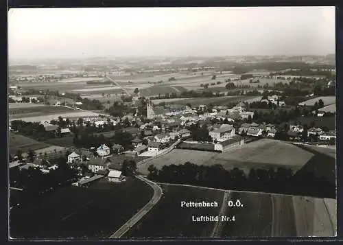 AK Pettenbach /O. Ö., Teilansicht mit Strassenpartie, Fliegeraufnahme