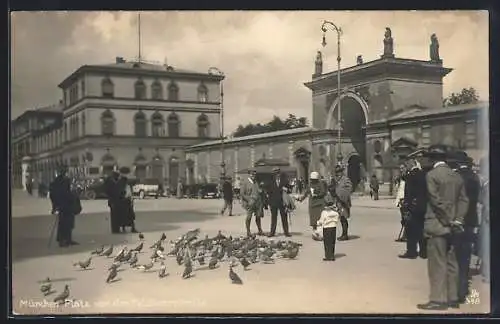 AK München, Platz vor der Feldherrnhalle, Bahnhof