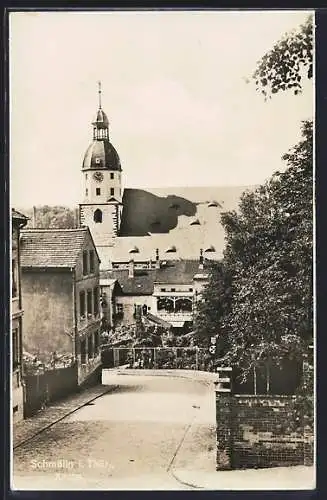AK Schmölln i. Thür., Strassenpartie mit Blick zur Kirche