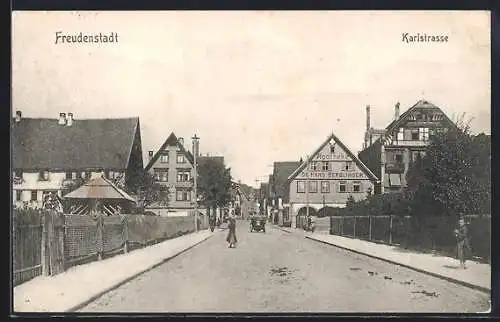 AK Freudenstadt, Karlstrasse mit Apotheke Dr. Hans Berblinger