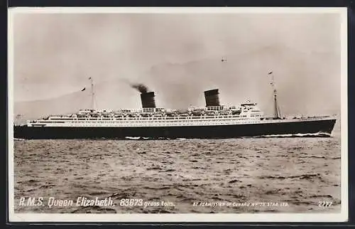 AK Passagierschiff RMS Queen Elizabeth vor der Küste, Cunard White Star Line