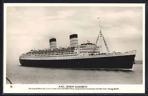 AK Passagierschiff RMS Queen Elizabeth der Cunard White Star Line nahe der Küste