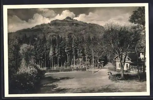 AK Römhild, Hotel und Pension Waldhaus, Blick zur Steinsburg bei aufziehendem Gewitter