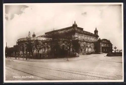 AK Mainz, Stadthalle mit Strassenpartie