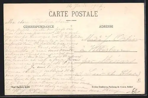 AK Lauw, Entrée du Village, Gens dans la rue