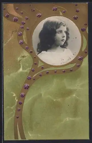 Foto-Collage-AK Mädchenporträt im goldenen Passepartout mit violetten Juwelen