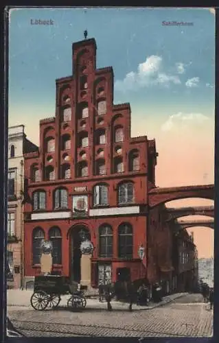 AK Lübeck, Schifferhaus mit Pferdekutsche