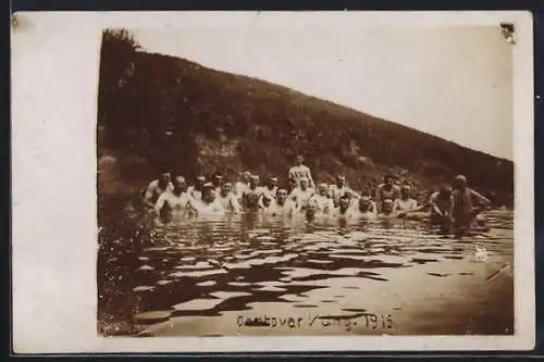 Foto-AK Dombovar, Gruppe von Männern beim Baden