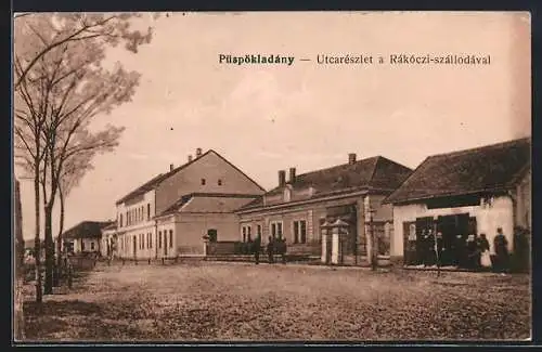 AK Püspökladány, Utcareszlet a Rakoczi-szallodaval