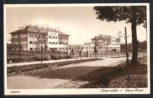 AK Sopron, Löverhotel mit Strassenpartie