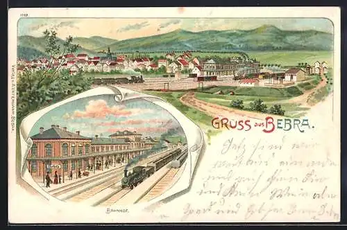 Künstler-AK Bebra, Ortspanorama, Zug fährt im Bahnhof ein