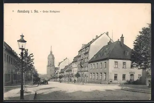 AK Annaberg i. Sa., Grosse Kirchgasse mit Blick zur Kirche