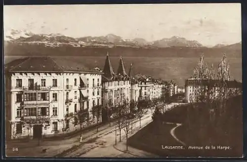 AK Lausanne, l`avenue de la Harpe, le lac et les Alpes en arrière plan