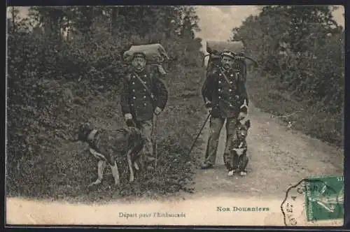 AK Grenzsoldaten mit Sanitätshund, Nos Douaniere