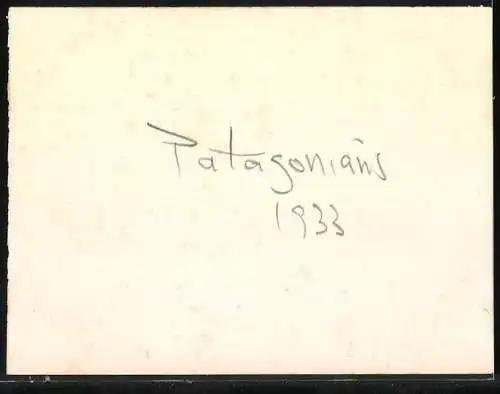 Fotografie Patagonien / Südamerika, Einheimischer Fischer in einem Ruderboot 1933