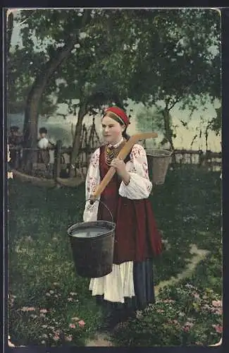 AK ukrainisches Bauernmädchen mit Tragejoch im Trachtenkleid