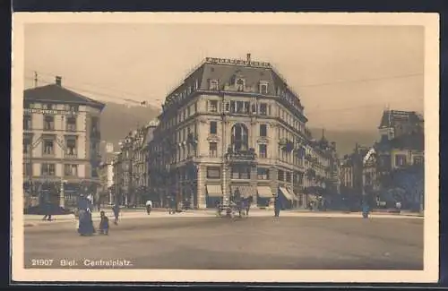 AK Biel, Passanten auf dem Centralplatz