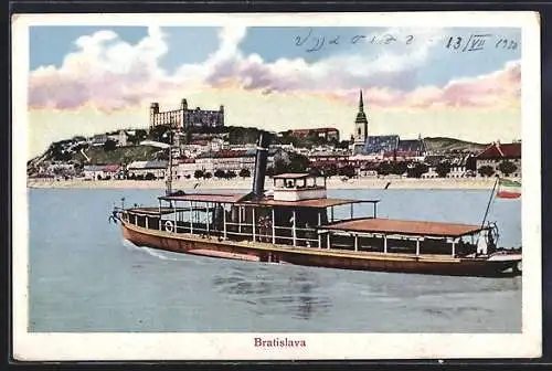 AK Bratislava, Salondampfer vor der Stadt