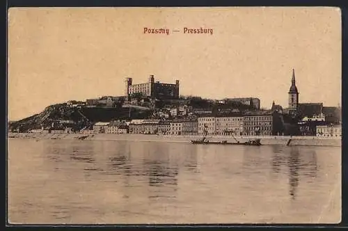 AK Pressburg, Ortsansicht mit dem Schlossberg vom Wasser aus