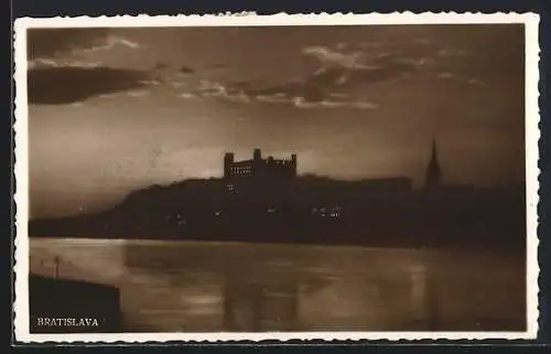 AK Bratislava, Partie am Donauufer mit Schloss