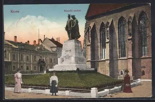 AK Kassa, Honvéd szobor