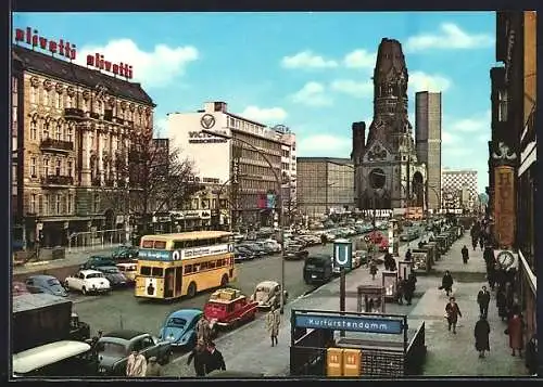 AK Berlin, Kurfürstendamm mit Geschäften und alter und neuer Kaiser-Wilhelm-Gedächtniskirche