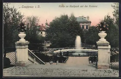 AK Trautenau / Trutnov, Partie im Stadtpark mit der Fontaine