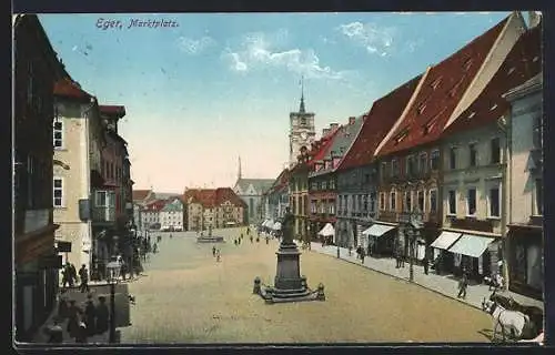 AK Eger, Marktplatz mit Denkmal