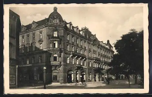 AK Pilsen, Strassenpartie am Grand Hotel