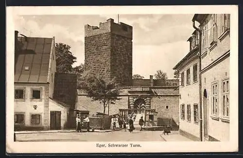 AK Eger, Schwarzer Turm mit Passanten