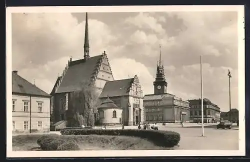 AK Pardubice, Ortspartie mit Blick auf die Kirche