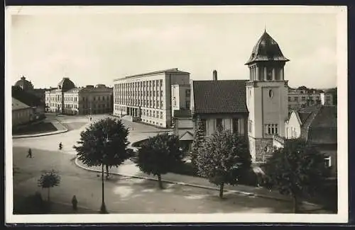 AK Hradec Králové, Strassenpartie mit Kirche