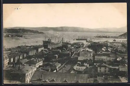 AK Wladiwostok, Teilansicht aus der Vogelschau mit Hafen
