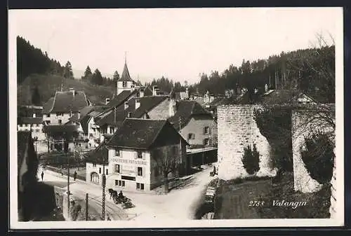 AK Valangin, Strassenpartie mit Hotel