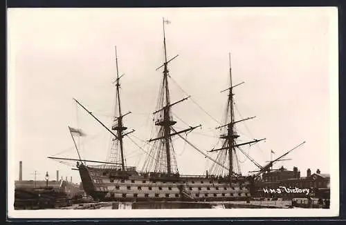 AK Kriegsschiff HMS Victory im Hafen