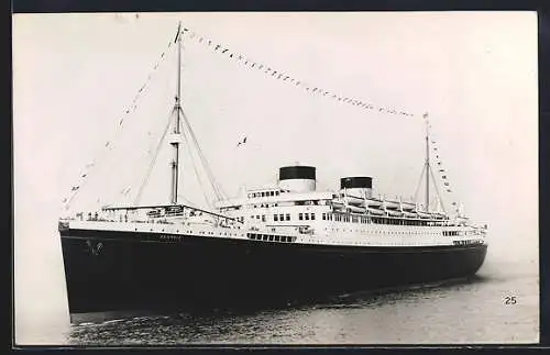 AK Passagierschiff Georgic auf dem offenen Meer in Flaggengala