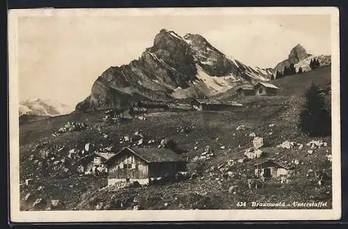 AK Braunwald /Unterstaffel, Berglandschaft mit weidenden Kühen