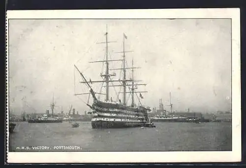 AK Portsmouth, Kriegsschiff HMS Victory im Hafenwasser
