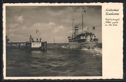 AK Cuxhaven, Seebäderdampfer Cobra passiert die Alte Liebe, Passagierschiff