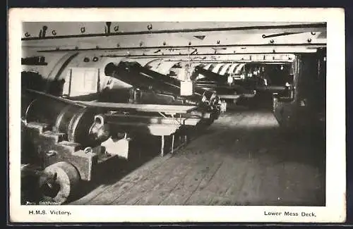 AK HMS Victory, Lower Mess Deck with canons, Kriegsschiff