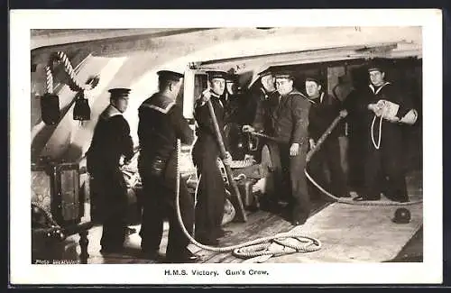 AK HMS Victory, Guns Crew, Britische Matrosen, Kriegsschiff