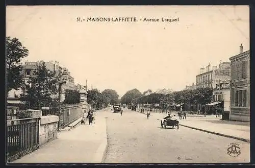 AK Maisons-Laffitte, Avenue Longueil avec passants et voitures