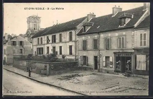 AK St-Cyr-l`École, La Mairie et la rue animée