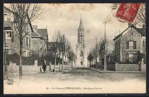 AK Le Chesnay, Boulevard Central avec église en perspective