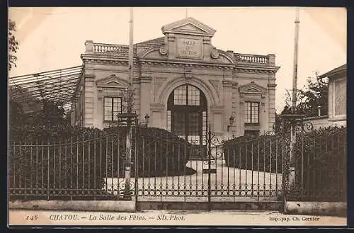 AK Chatou, La Salle des Fêtes, vue de l`entrée principale et grille ornée
