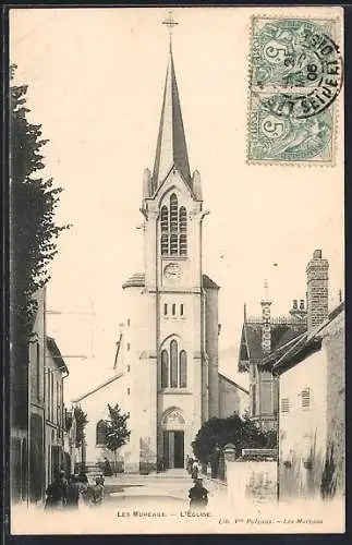 AK Les Mureaux, L`église avec son clocher dominant la rue principale