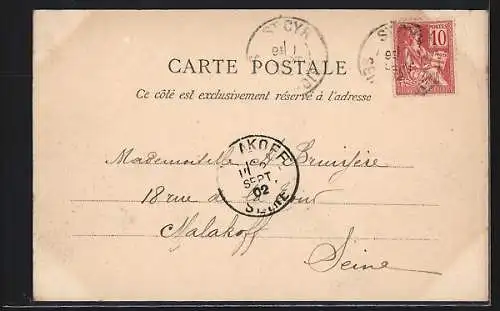 AK Saint-Cyr, La Grande Place avec bâtiments et passants