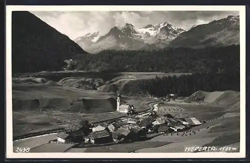 AK Umhausen, Niederthai, Ortsansicht aus der Vogelschau mit Alpenpanorama