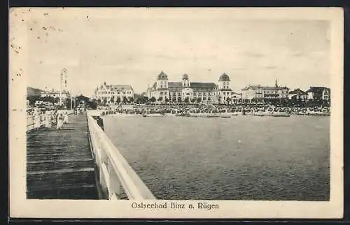 AK Binz a. Rügen, Seebrücke mit Strandpanorama