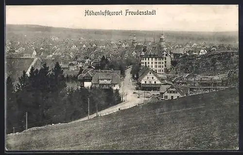 AK Freudenstadt, Gesamtansicht von einen Berg aus